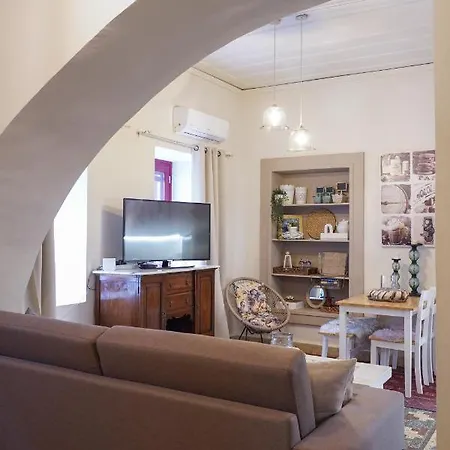 Traditional House Of 1898 In The Heart Of Old Town Of Apartment *