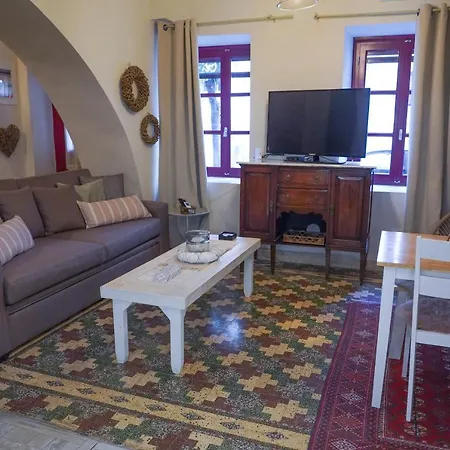 Traditional House Of 1898 In The Heart Of Old Town Of Apartment