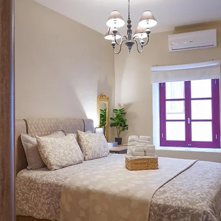 Traditional House Of 1898 In The Heart Of Old Town Of *