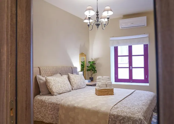 Traditional House Of 1898 In The Heart Of Old Town Of *